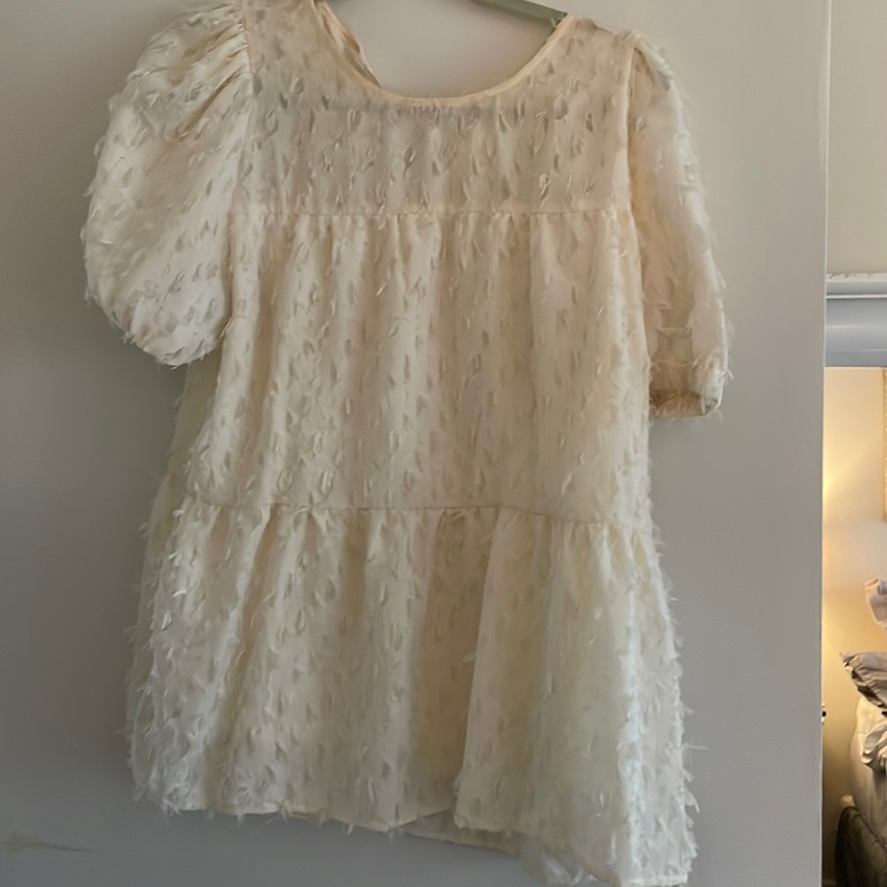 THML Med off white top